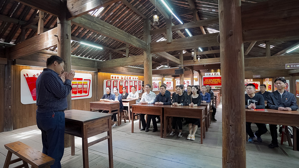 屯溪區(qū)國投集團開展學黨史、祭英烈主題黨日活動