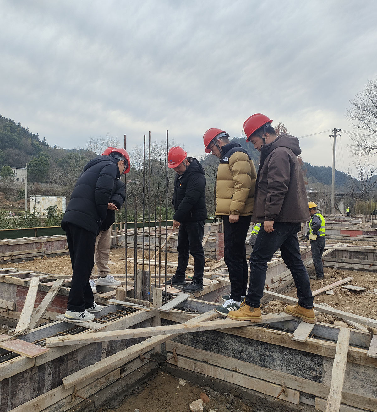 黨建引領進工地，支部聯動促發(fā)展