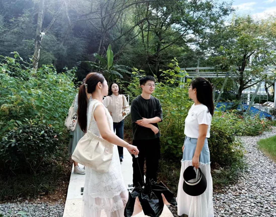 實(shí)地研學(xué)促提升 謀劃發(fā)展啟新程—昱城文旅公司黨支部開(kāi)展“循‘雙村’賦能跡，謀文旅發(fā)展篇”主題黨日活動(dòng)